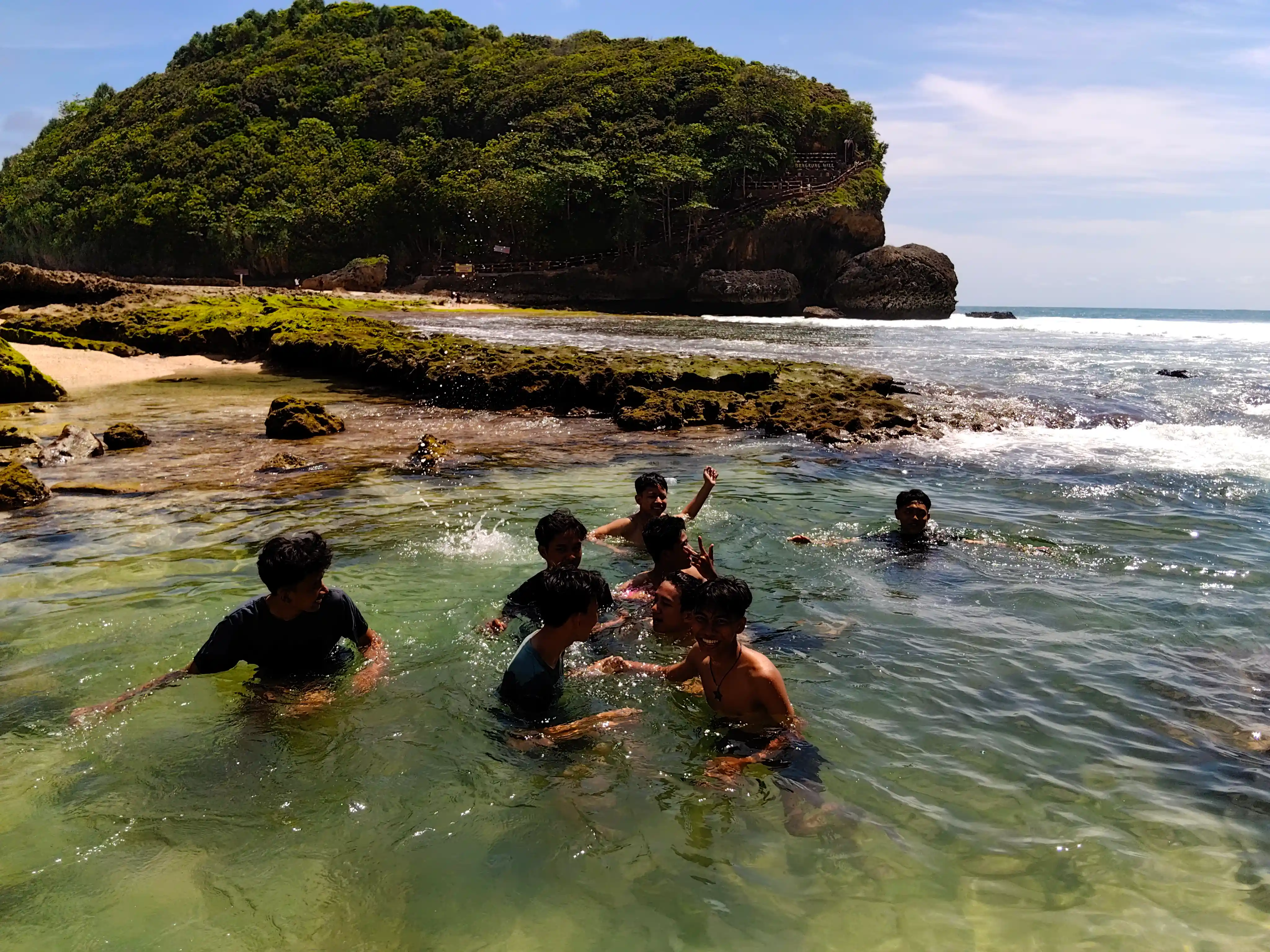 Arsip visual ekspedisi Pantai Batu Bengkung didokumentasikan oleh Danu Syarifudin (#3)